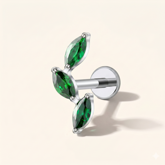 Piercing Labret z zieloną cyrkonią i potrójną markizą, wykonany z tytanu ASTM F136