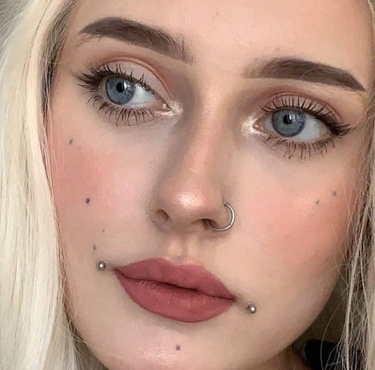 Piercing Dahlia : Le Guide Complet (Emplacement, Douleur et Dangers)