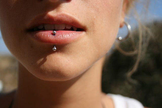 Piercing Vertical Labret : Guide Complet pour un Style Unique et Raffiné