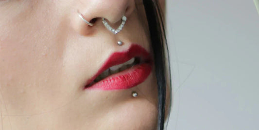 Cyber Bites : Le Piercing Lèvre qui Défie les Conventions