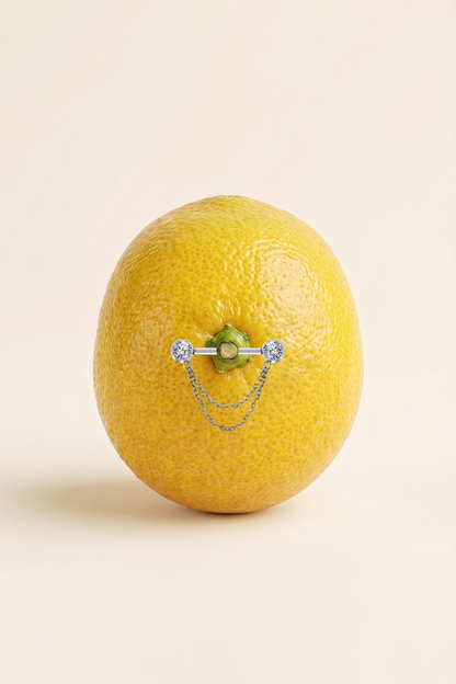 Neogotycki, pozłacany podwójny łańcuszek z tytanu i cyrkonii