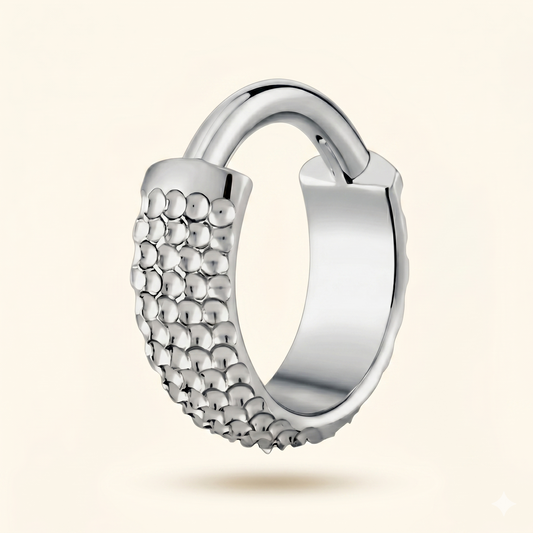 Pierścień zatrzaskowy z dużą muszlą, wykonany z tytanu ASTM F136 – Septum Helix 16G