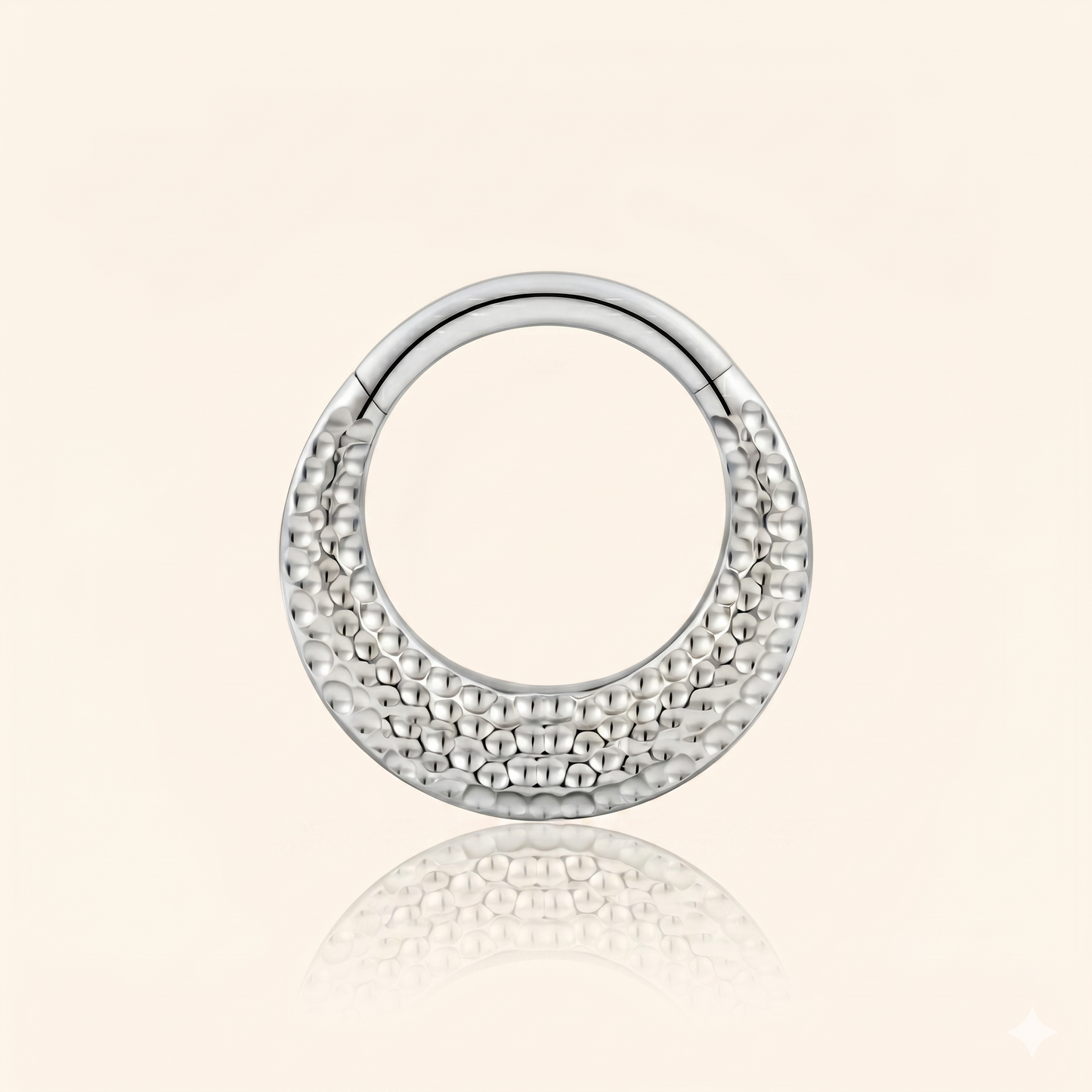 Pierścień zatrzaskowy z przegrodą z tytanu, teksturowany, młotkowany, ASTM F136 – Helix 16G