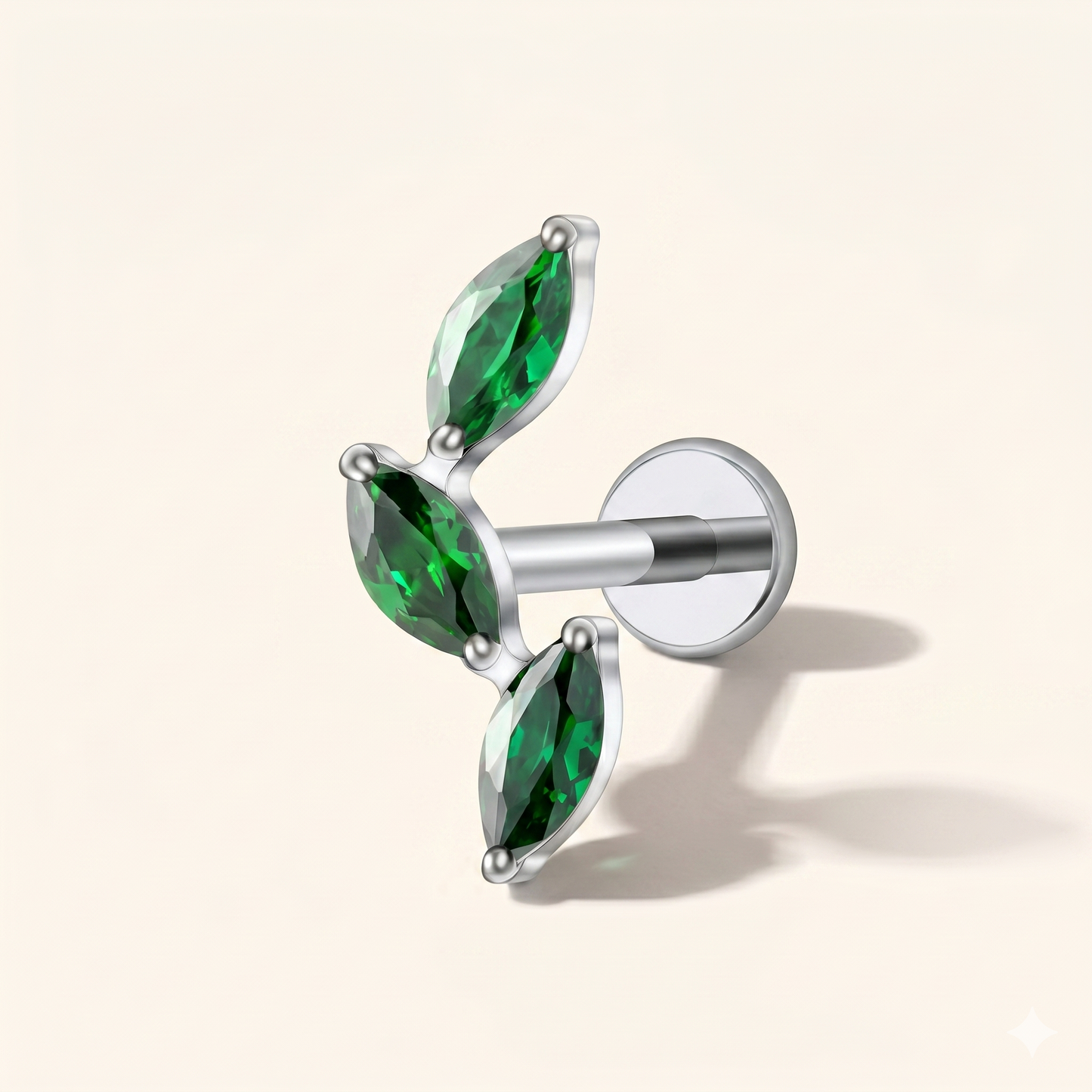 Piercing Labret z zieloną cyrkonią i potrójną markizą, wykonany z tytanu ASTM F136
